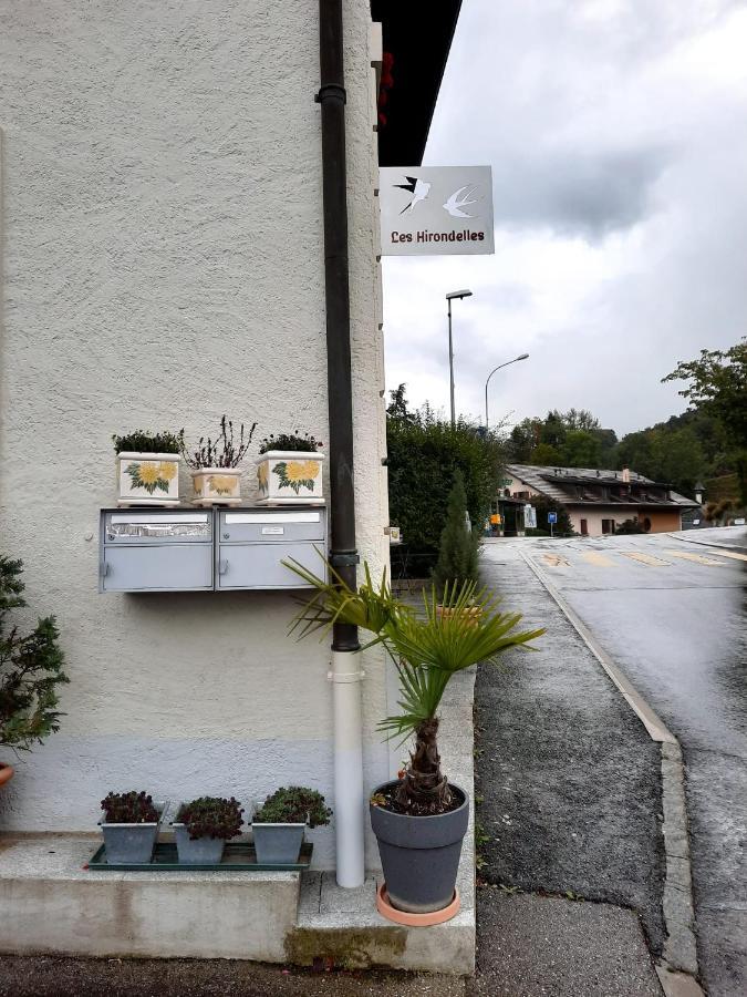 Les Hirondelles, Appartement De Vacances Avec Terrasse Et Coin Grillades Granges Exterior photo