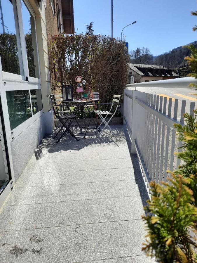 Les Hirondelles, Appartement De Vacances Avec Terrasse Et Coin Grillades Granges Exterior photo